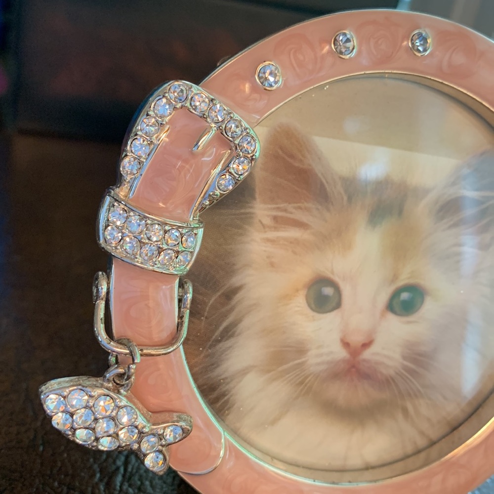 Two’s company round picture frame